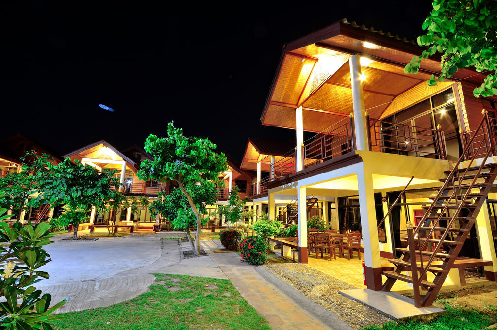 Avila Resort Pattaya Jomtien Beach Exterior photo