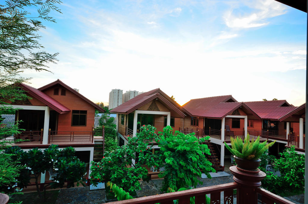 Avila Resort Pattaya Jomtien Beach Exterior photo