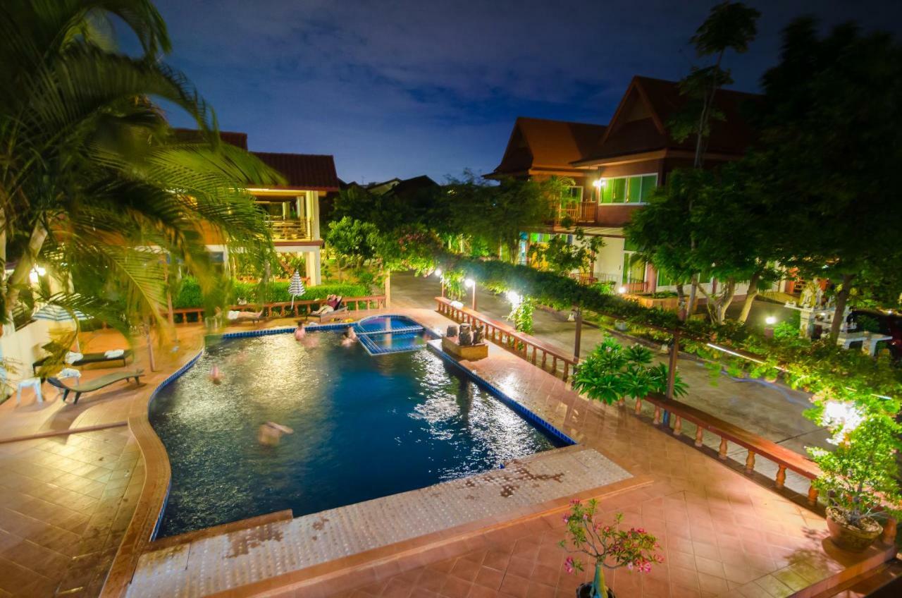 Avila Resort Pattaya Jomtien Beach Exterior photo